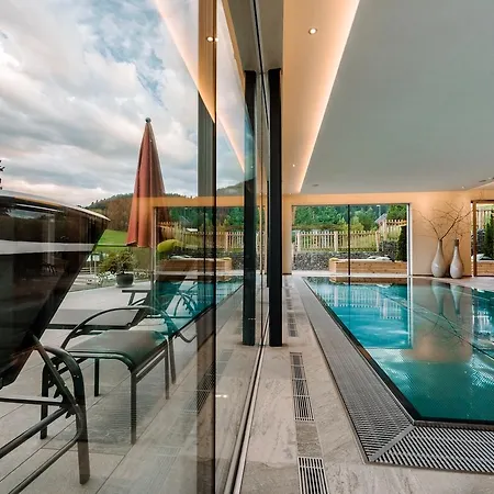 Sedona Hotel 4*